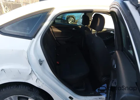 2016 Ford Focus Se z USA, uszkodzony, nr VIN 1FADP3F21GL387471